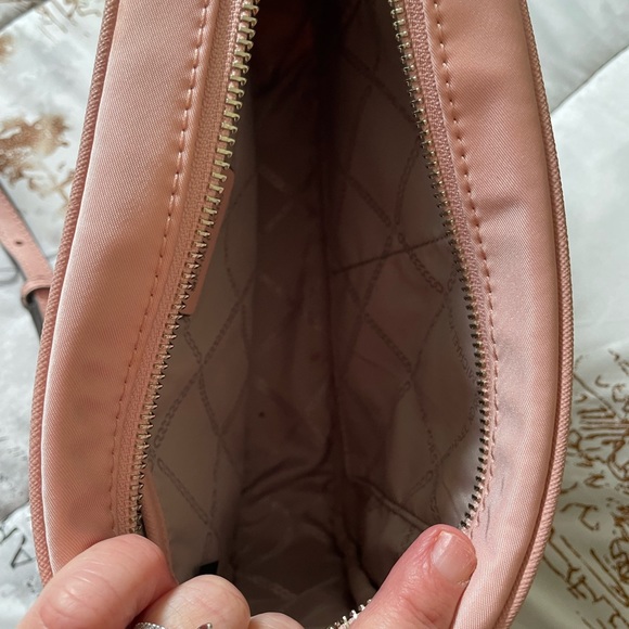 Like new!! - Picture 3 of 4